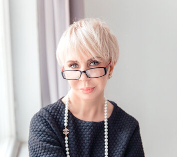 Светлана Сергеевна Шуренкова,
Профессиональный медиатор, юрист, кандидат социологических наук, доцент, ОМБУДСМЕН по альтернативному разрешению споров от Европейского центра мира и развития Университета мира ООН в Российской Федерации, главный редактор международного журнала «Вестник медиации в ЕврАзии», член Правового совета при Штабе по защите прав и законных интересов субъектов Инвестиционной предпринимательской деятельности в городе Москве, член Азиатской Академии международного права – AAL.