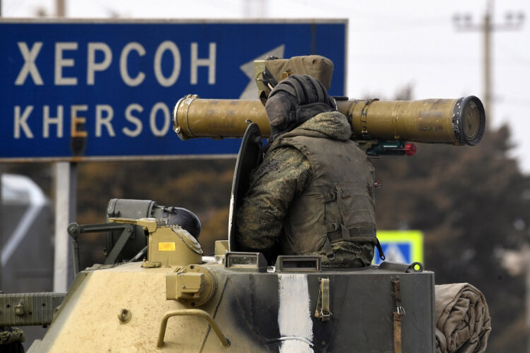    В четырех новых регионах России — ДНР, ЛНР, Херсонской и Запорожской областях — вводится военное положение