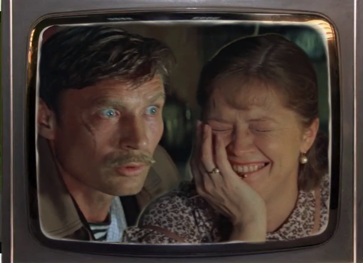 Герои фильма "Одиноким предоставляется общежитие" в исполнении А.Я.Михайлова и Н.Г.Гундаревой. Изображение из открытого источника. 