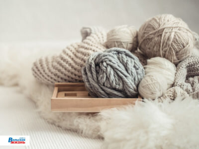 Изображение взято с сайта: https://volsklife.ru/12-sentyabrya-mezhdunarodnyj-den-vyazaniya-kryuchkom/