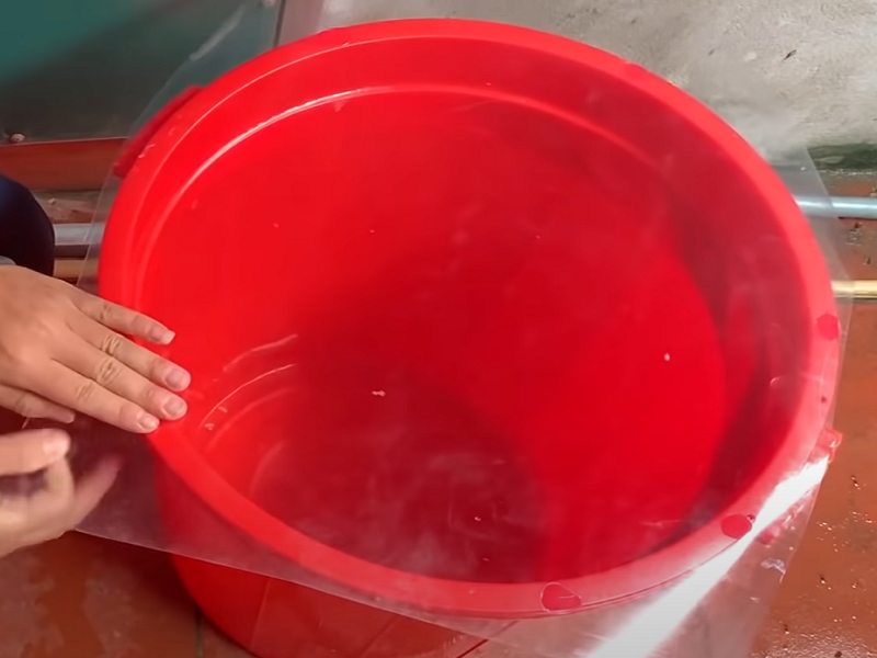 Наклеиваю пленку