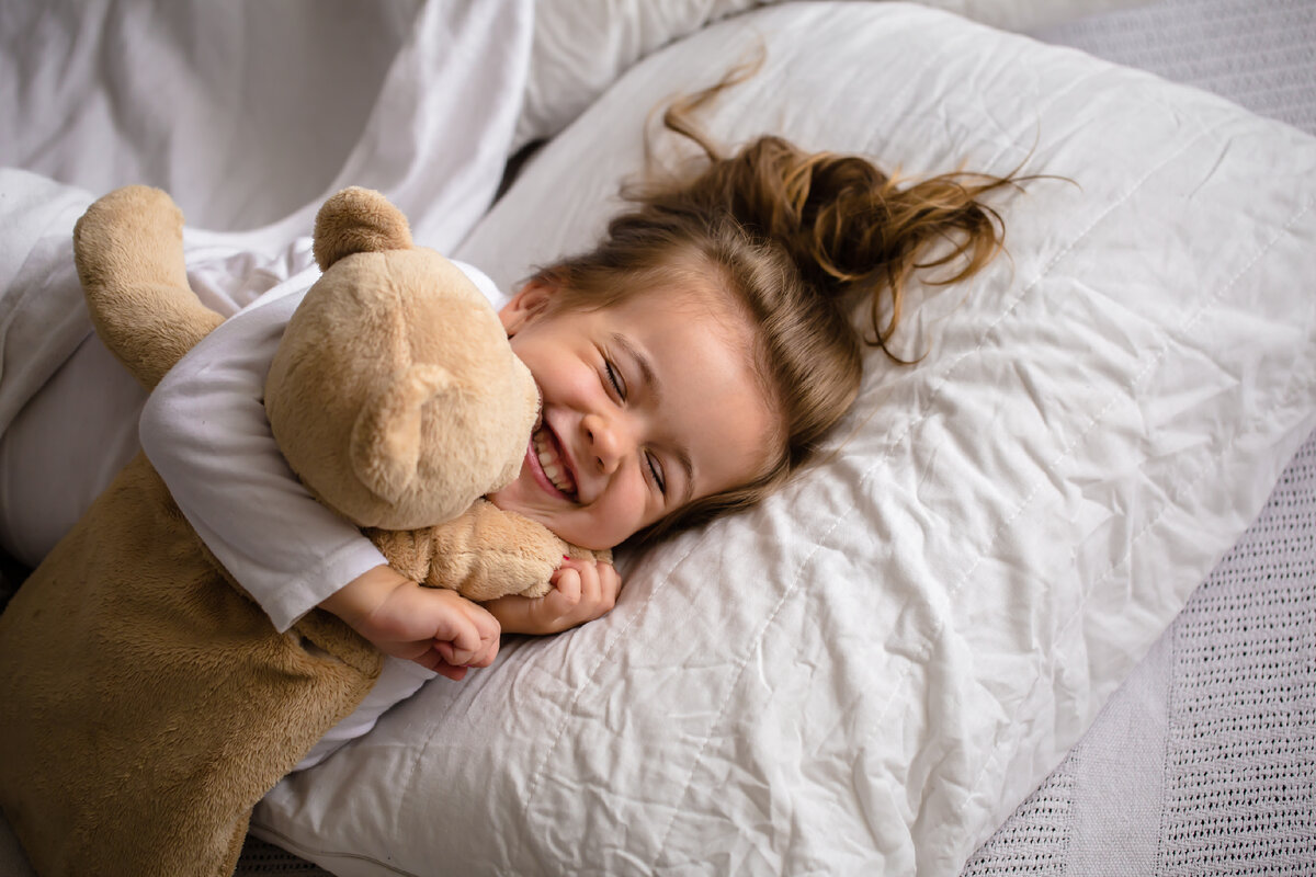 <a href="https://ru.freepik.com/free-photo/little-girl-in-bed-with-soft-toy-the-emotions-of-a-child_9045848.htm#query=%D1%8D%D0%BC%D0%BE%D1%86%D0%B8%D0%B8%20%D1%80%D0%B5%D0%B1%D0%B5%D0%BD%D0%BA%D0%B0&position=35&from_view=search&track=sph">Изображение от pvproductions</a> на Freepik