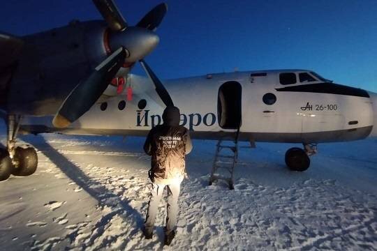    В самолете «ИрАэро» прямо во время полета открылся грузовой люк