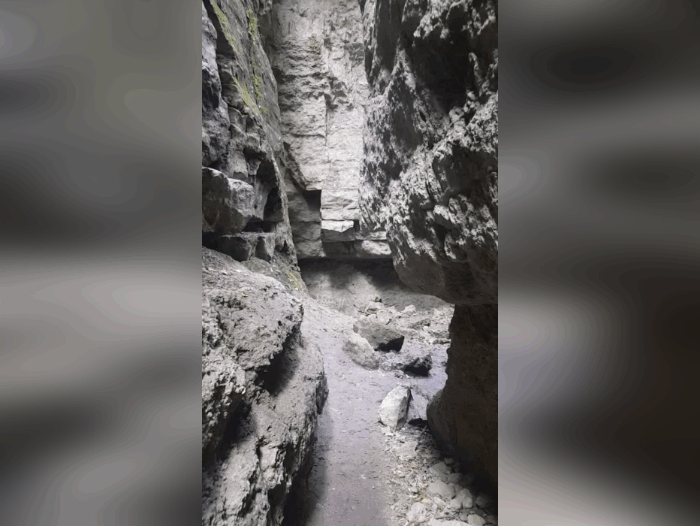 Залы и переходы Каменной чаши в Дагестане