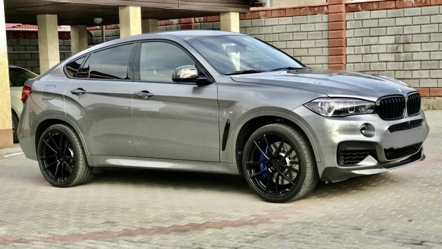 BMW X6 F16. Установлен обвес М-Performsnce, диски 22 радиуса