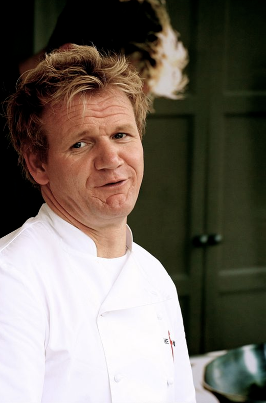 Гордон Рамзи - британский шеф повар. Был удостоен трёх звёзд Мишлен, а также в сумме рестораны Рамзи удостоились 16 звёзд Мишлен - достижение, которым могли похвастаться только лишь французские шефы