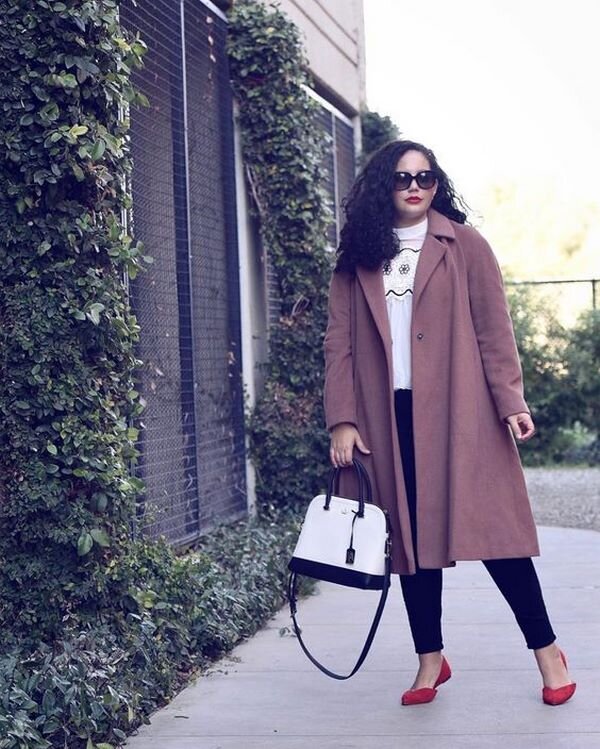 Фото-материалы взяты с источника https://ledysoveti.ru/moda-dlya-polnyh-osen-zima/