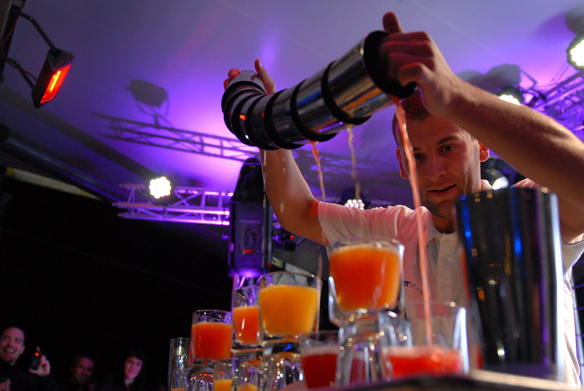 Техника приготовления коктейлей Лэйринг