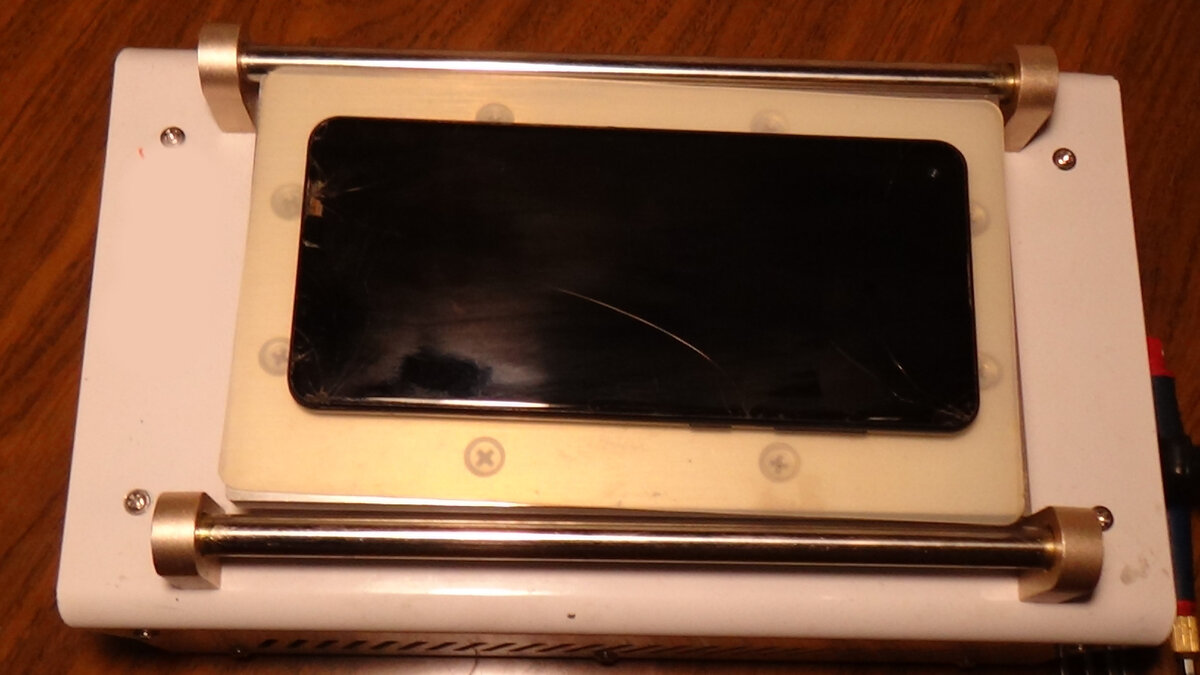 нагреваем крышку смартфона