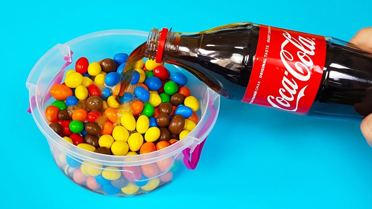 Смотрите эксперименты с кока-колой в наших видео