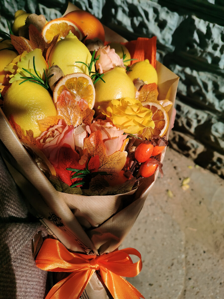 Букет с лимоном и имбирём - не только красиво, но и полезно.