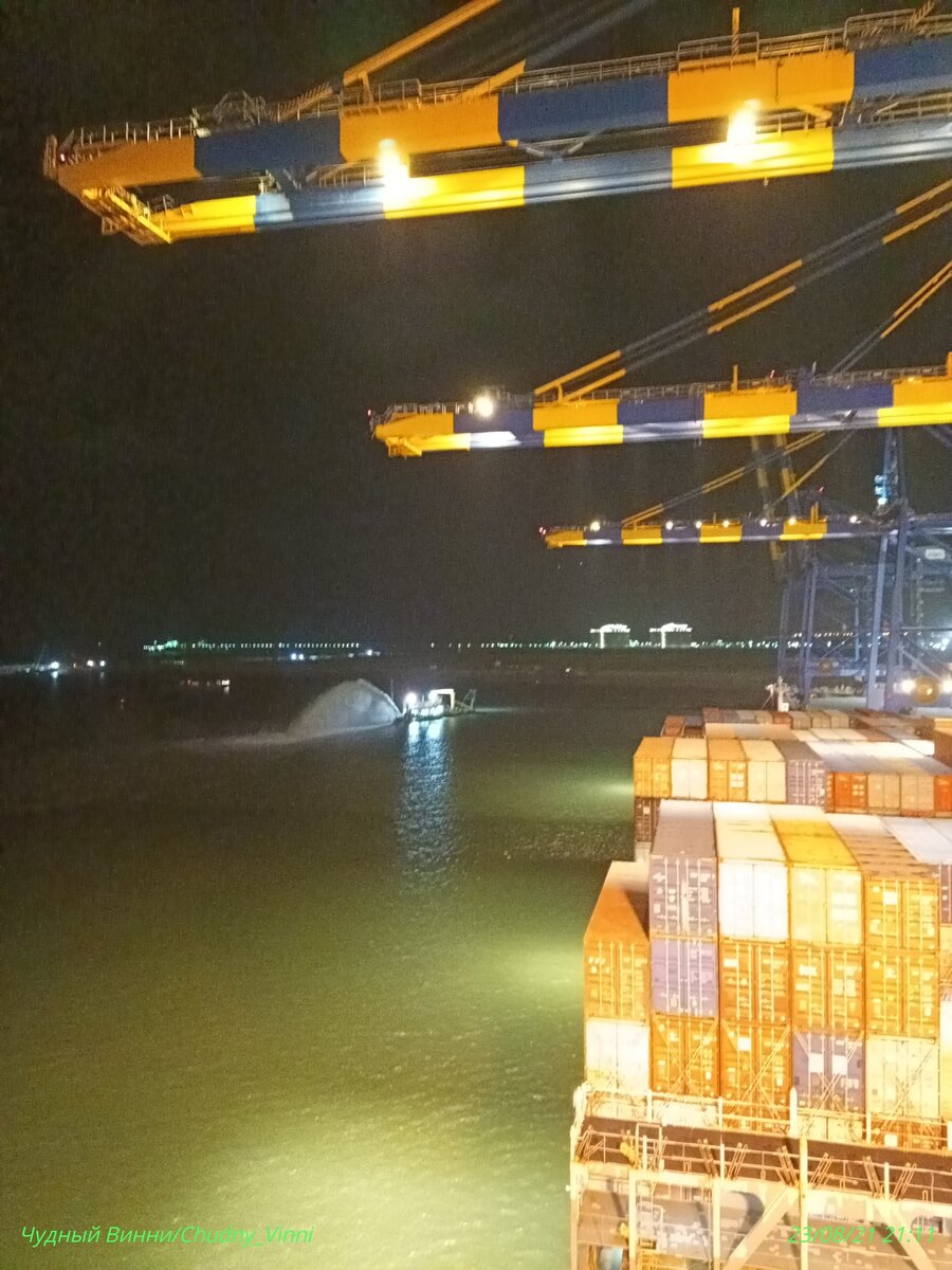 Ночью у причала в Мундре