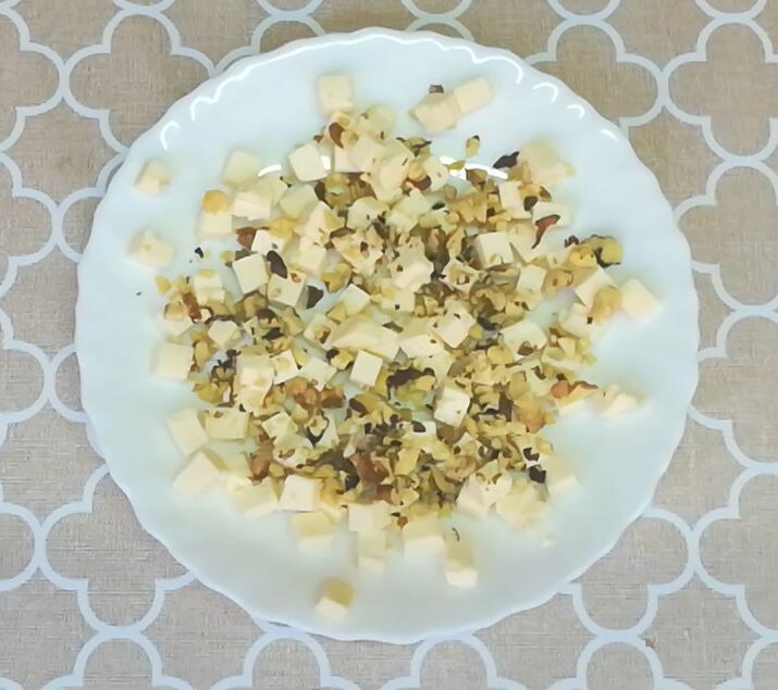 Плавленный сыр  и грецкий орех