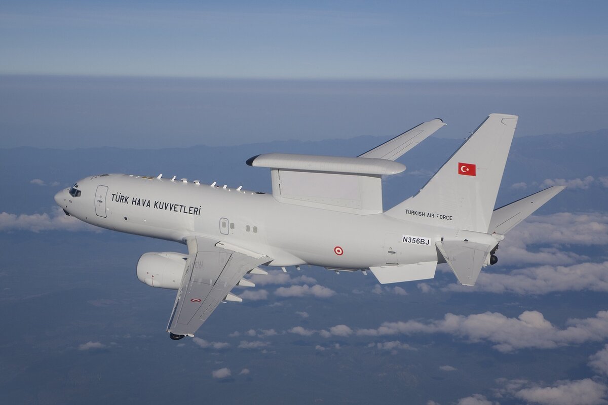 На фото турецкий самолёт-разведчик американского производства Boeing737-700