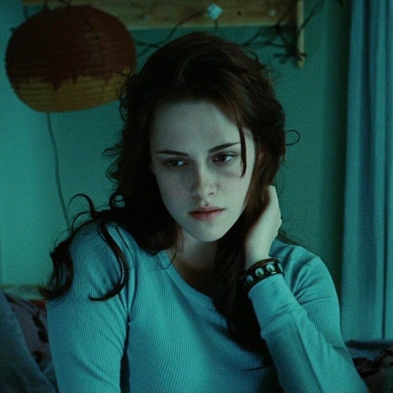 К вечеру перед самыми сумерками проходил я. Bella Swan Twilight 2008. Bella Swan. Bella Swan New Moon.