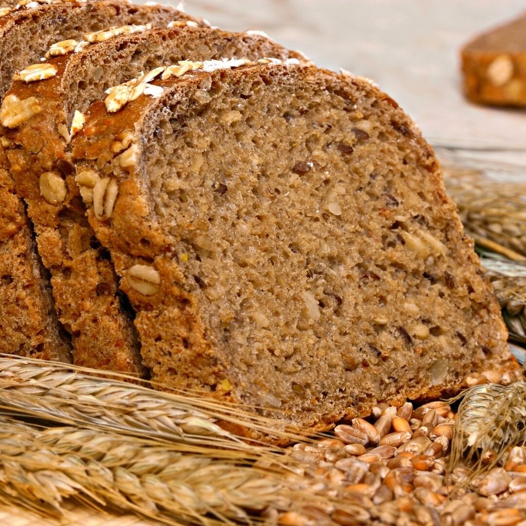 Почему хлеб цельнозерновой. Цельнозерновые продукты. Хлебный лекарь. Pan integral. Хлебный лекарь зерновая плюс.