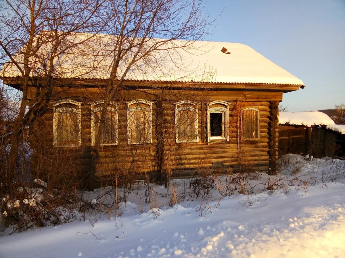 Здравствуй, домик у старой дороги! Русский дедушка с добрым лицом