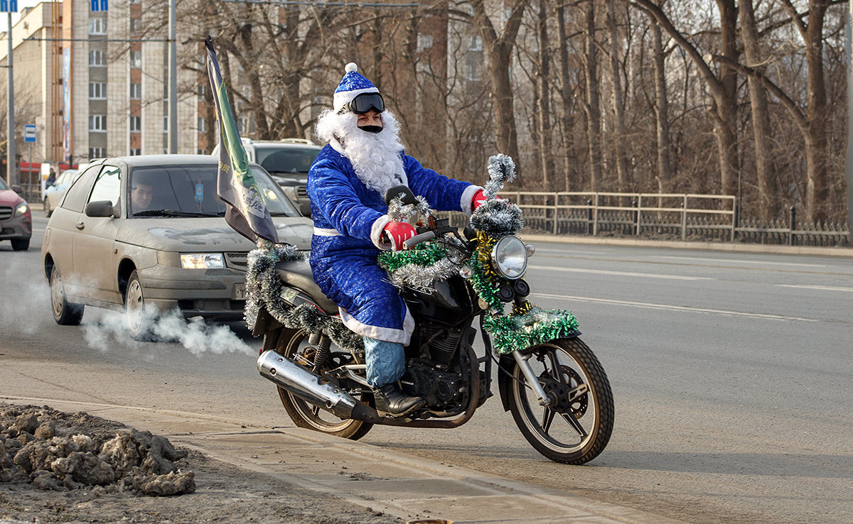 Дед Мороз на мотоцикле