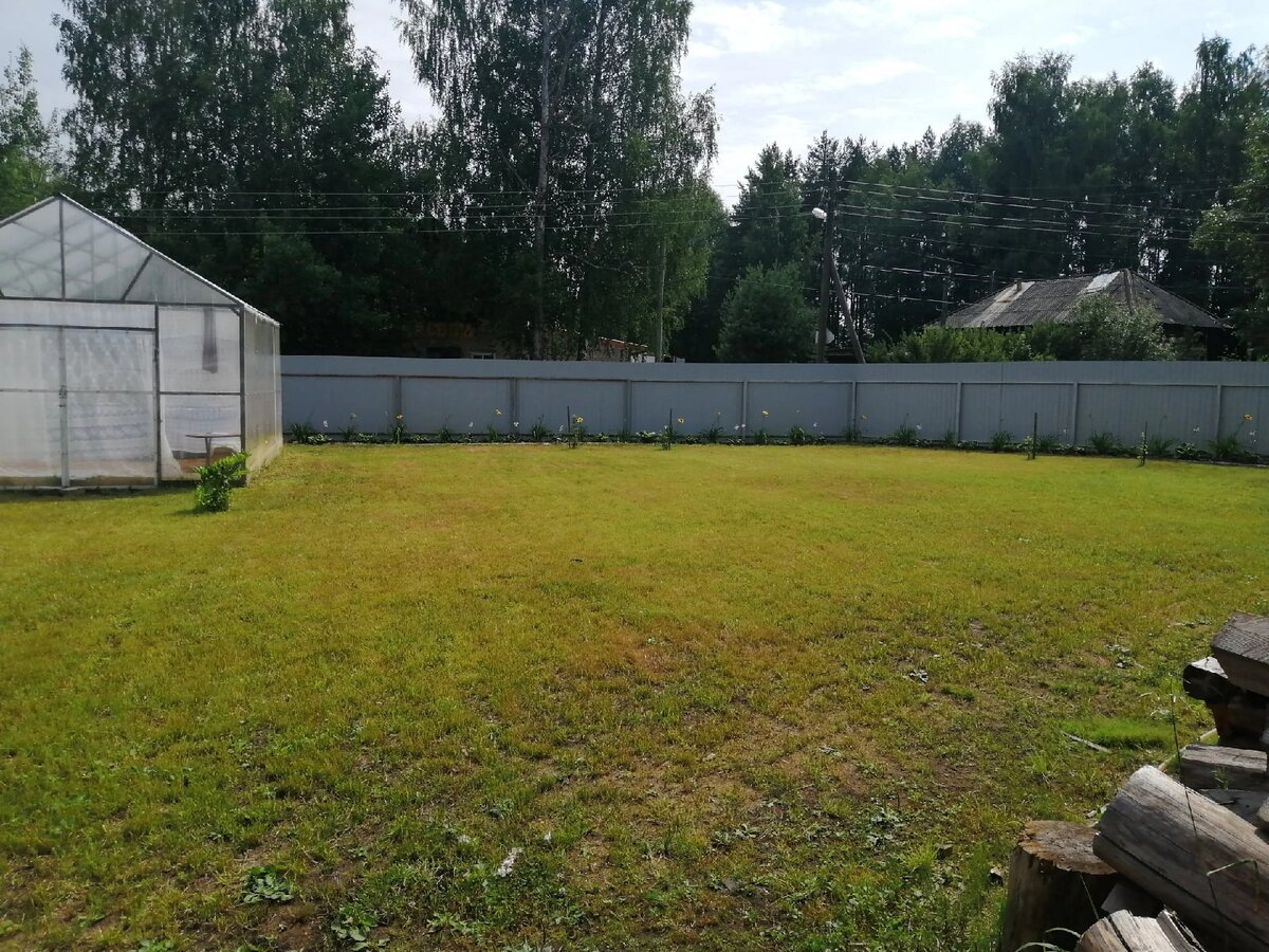 Бассейн на территории