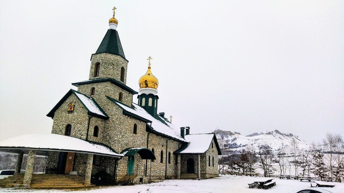 Под Покровом Св. Михаила Архангела.