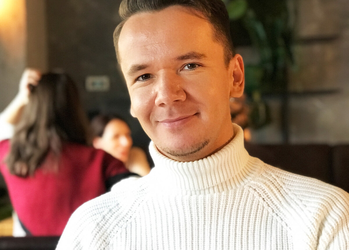 Привет! Меня зовут Даян. Рад вас видеть на своем канале. 