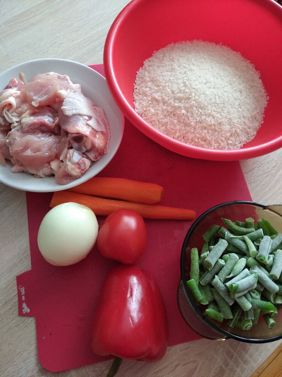 Продукты, из которых готовила. По количеству примерно понятно. Получилась полная сковорода диаметром 26 см и высотой 5 см