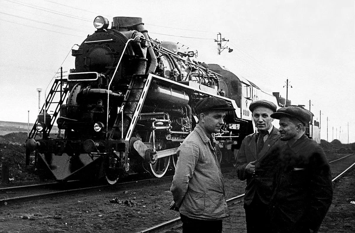 Теплопаровоз "СТАЛИНЕЦ" номер 8000