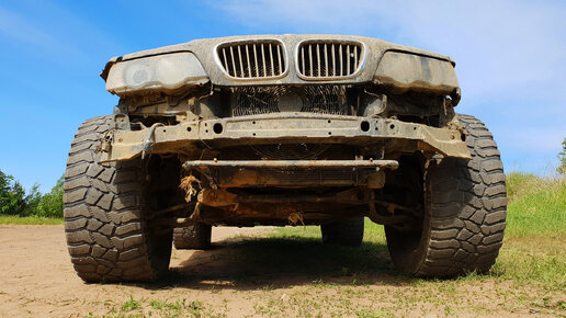 BMW X5 Баги на огромных колёсах.