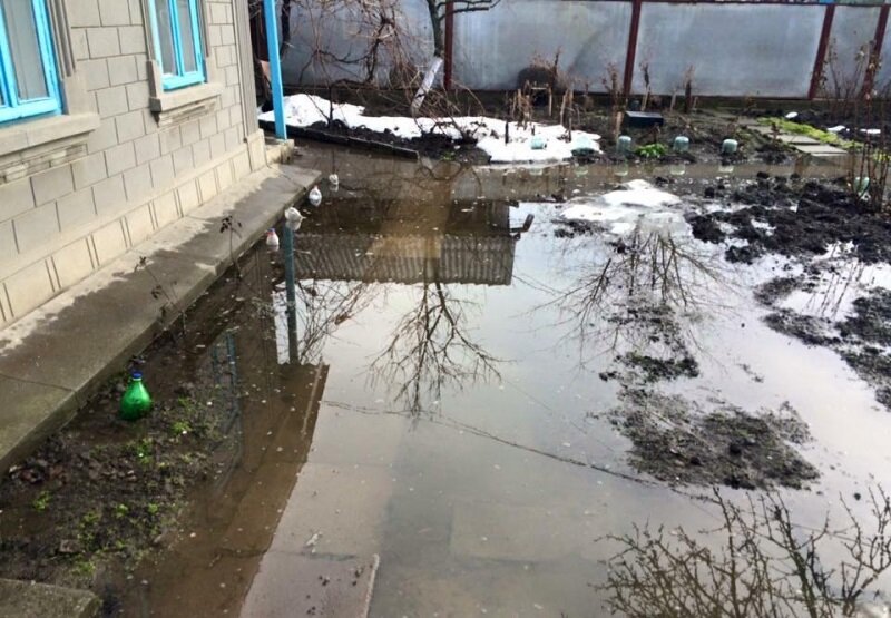 Подтопление  сада  талыми  водами.