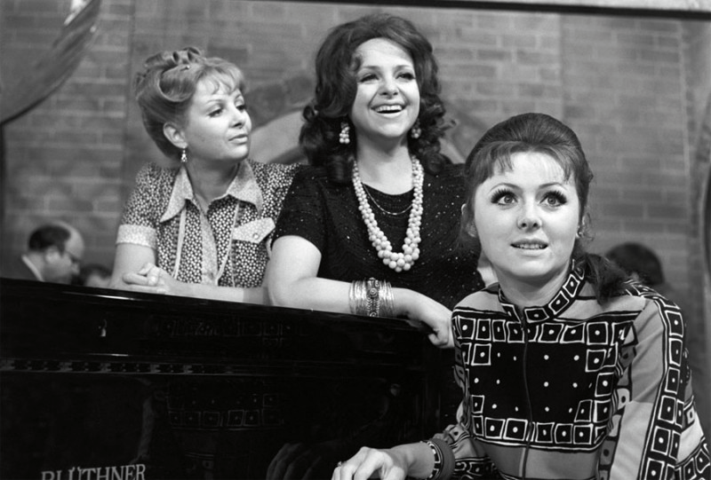 Ёла Санько, Валентина Шарыкина и Наталья Селезнёва очень нравились многим советским телезрителям. Особенно мужчинам.