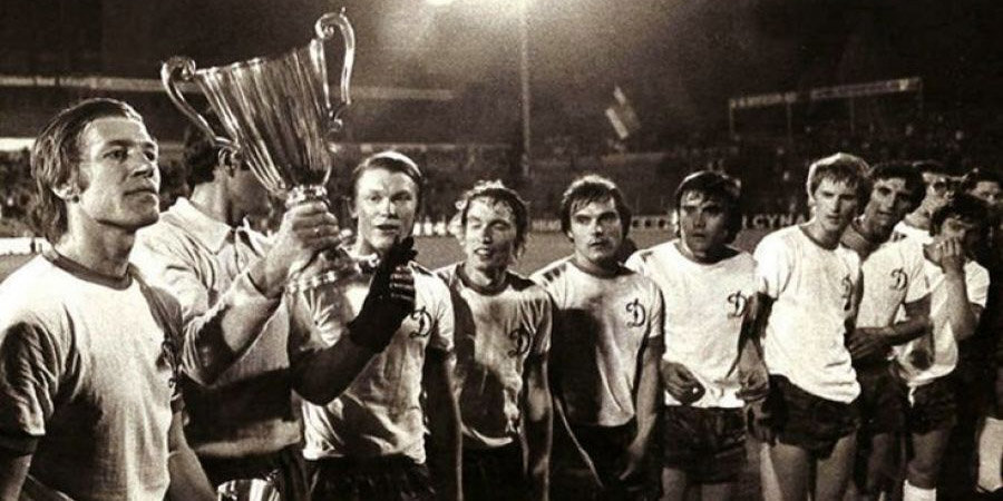 Футболисты киевского Динамо с кубком обладателей кубков. 1975 год