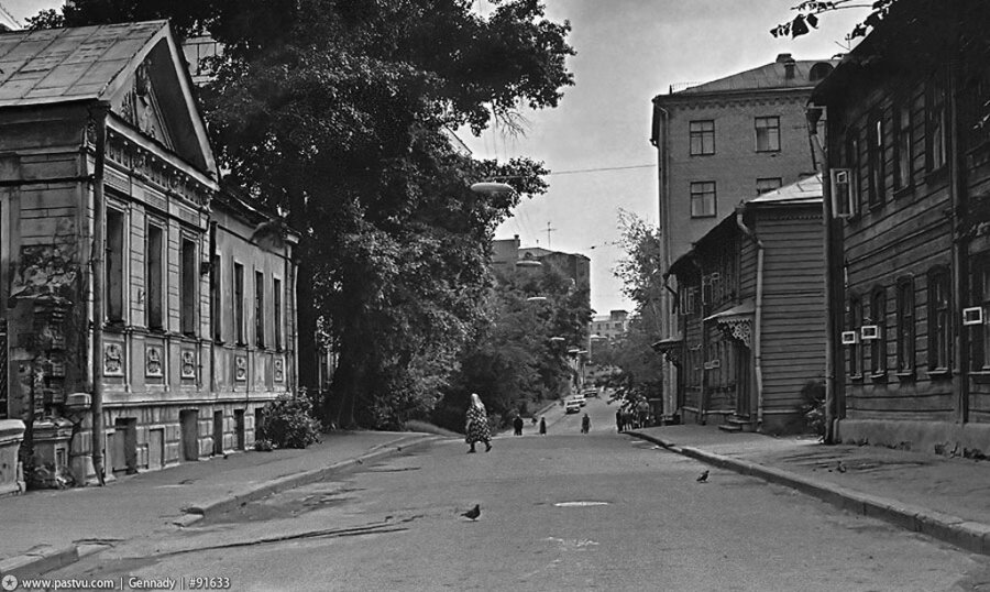 Выползов переулок, вид с того места, где сейчас строят новый «Олимпийский», в сторону улицы Дурова.