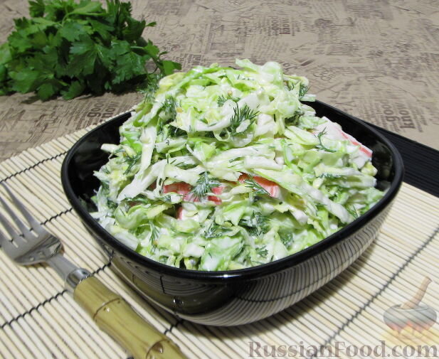 крабовые палочки, капуста белокочанная, укроп, петрушка, горчица, соль, майонез