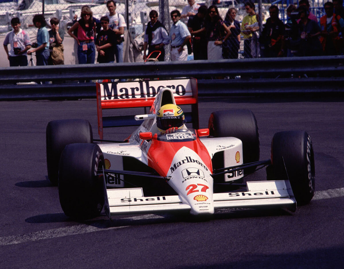 "Пачка сигарет" Marlboro на McLaren MP4/5. Гран-При Монако под управлением Айртона Сенны
