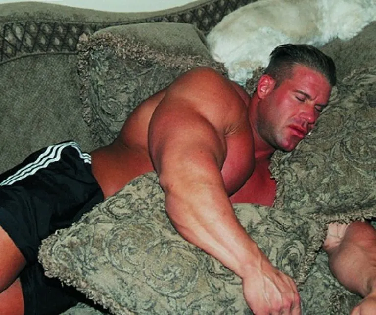 В возрасте от 40 до 65 недостаток сна связан с повышенной смертностью, а лишний сон может привести к слабоумию