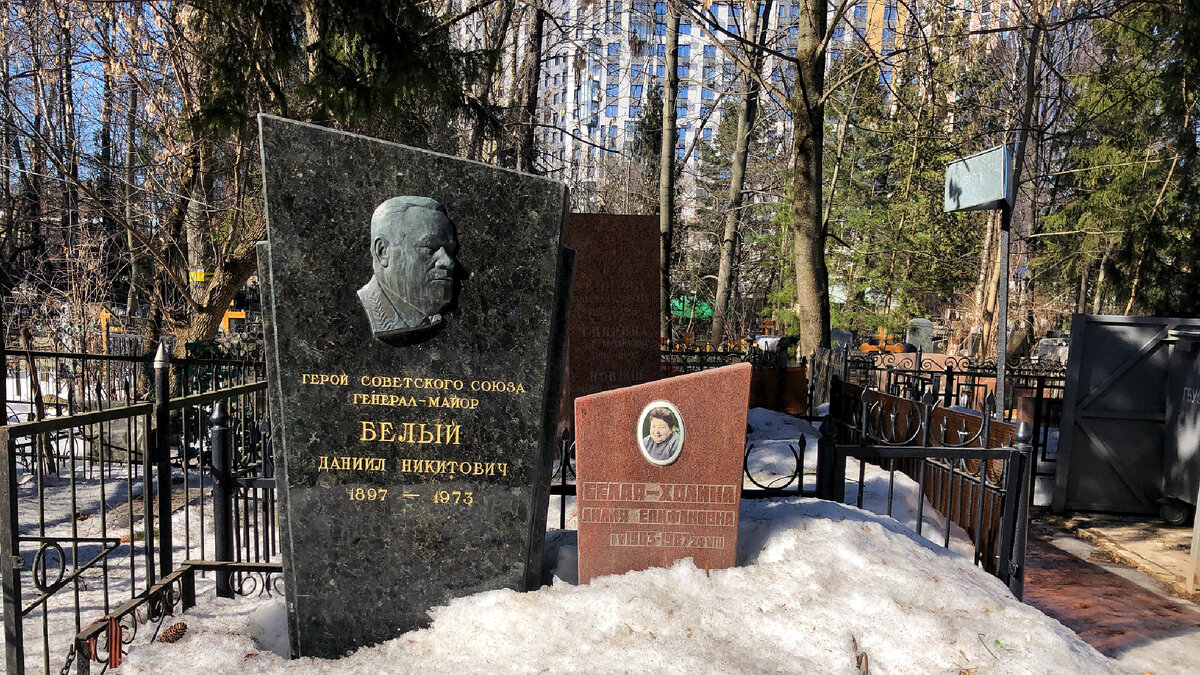 Генерал Макаров памятник. Генерал Макаров памятник Морский СОБОП.