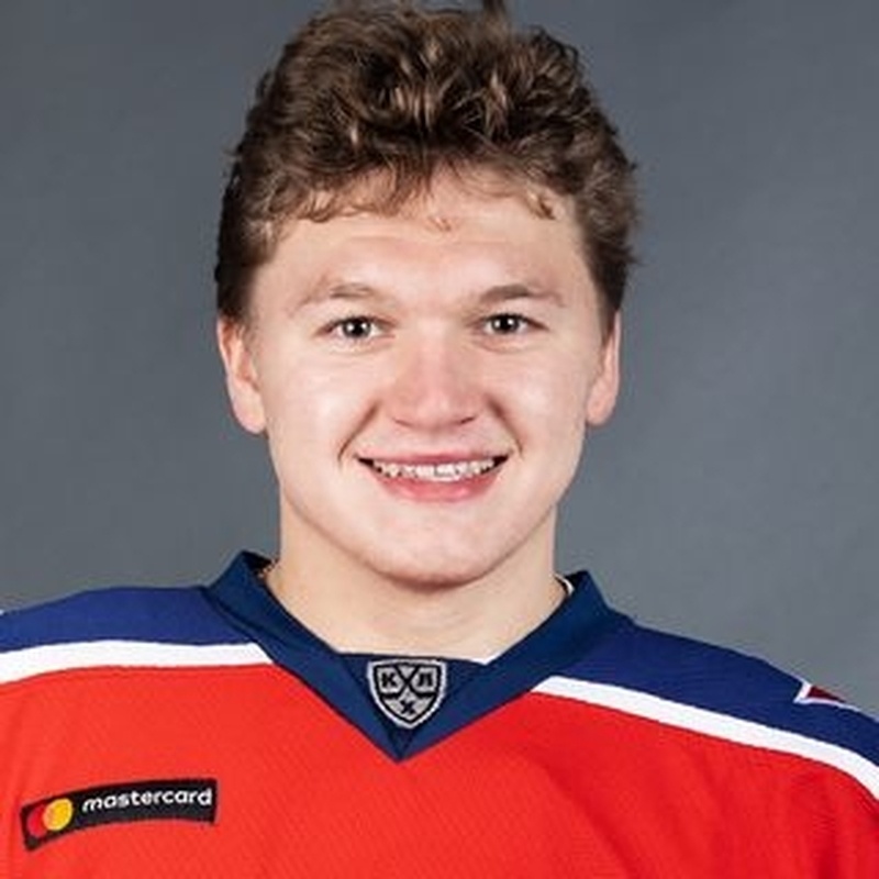 
Кирилл Капризов:«Есть одна игра [Dota 2]. Я как раз просыпаюсь днем, мои ребята в России еще играют сидят вечером. Я с ними, бывает, заскочу маленько поиграю. Любитель, короче, я поиграть.
 
 Твич смотрю, турниры всякие постоянно. Вот Spirit выиграла — я за ними слежу, смотрю, как они играют. CS:GO тоже иногда смотрю, но больше "Доту"».