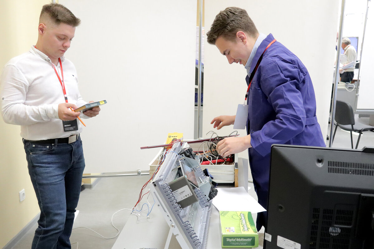 Работа энергетиком в москве. Цифровой электропривод WORLDSKILLS. Компетенция электропривод WORLDSKILLS. День Энергетика ТГК 14.