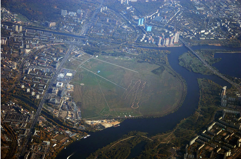 Поле аэродрома Тушино. Аэродром Тушино Москва. Строгино Тушинский аэродром. Тушинский аэропорт Москва.