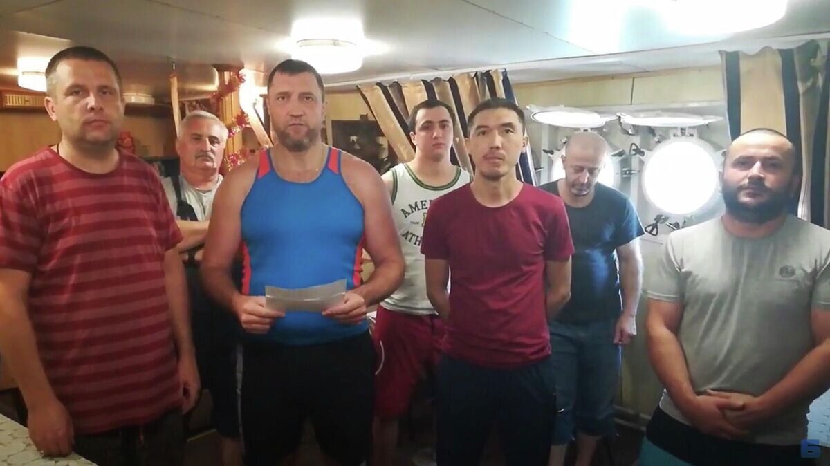    Стоп-кадр видеообращения астраханских моряков© Блокнот Астрахань / Youtube