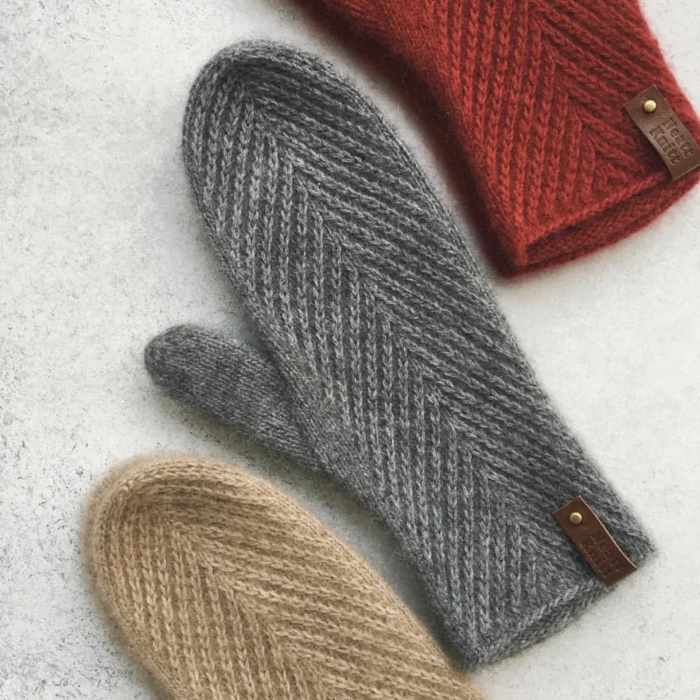 Варежки спицами  анатомическим пальцем с узором "В Ёлочку". Схема 