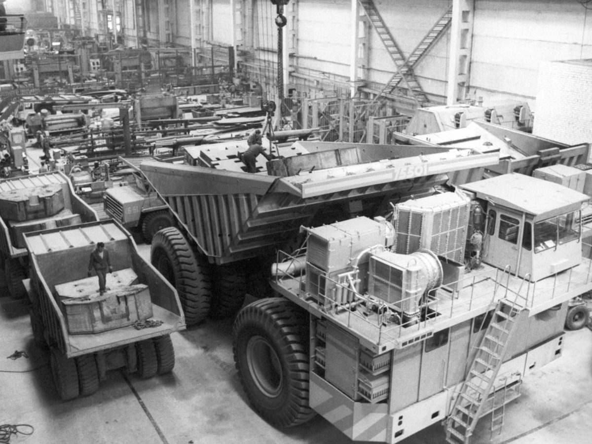 Карьерный самосвал БЕЛАЗ 75501