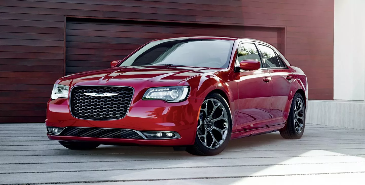 Chrysler 300c красный