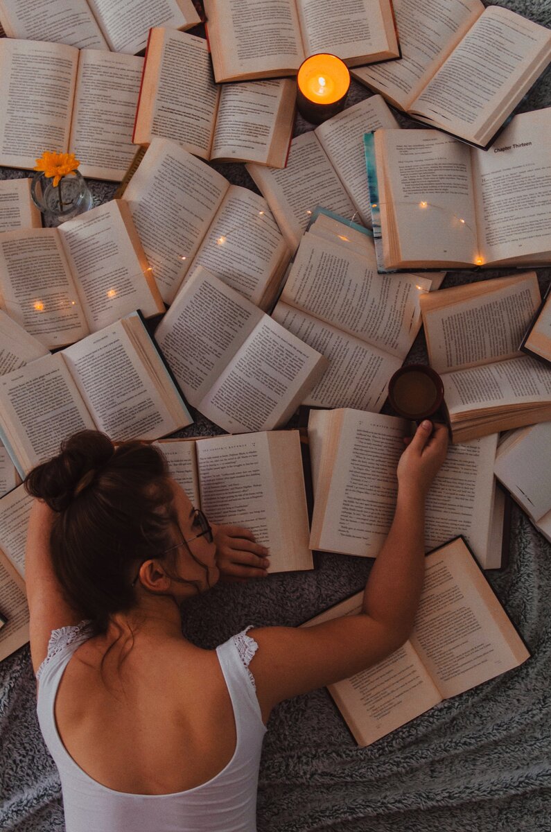    Книжки не стоит оставлять открытыми у окна или сквозняковunsplash.com