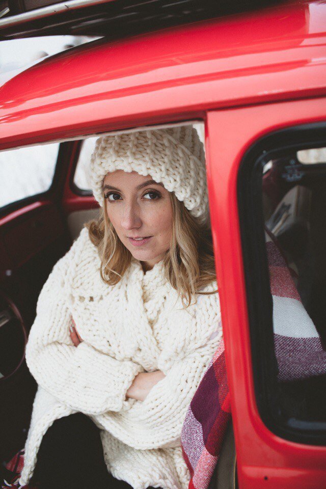 Зовут её, Анна.