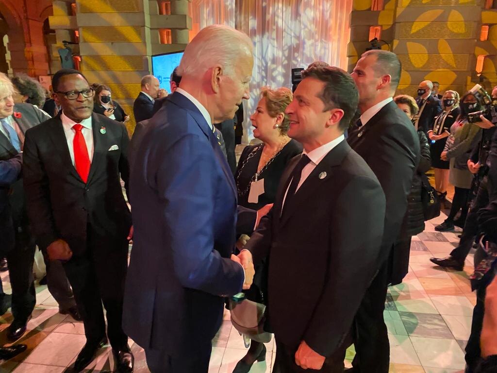 Зеленский: сейчас отвлечется немного и поцелую... или хотя бы лизну...