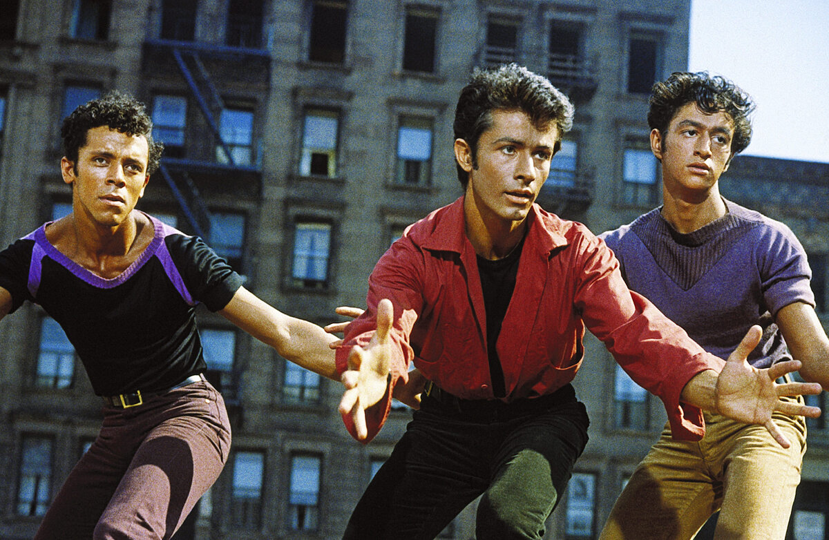 В каких фильмах повествуется о группах людей. Вестсайдская история / West Side story (1961). «Вестсайдская история» Леонарда Бернстайна. Джордж Чакирис Вестсайдская история. Леонардо Бернстайн Вестсай.