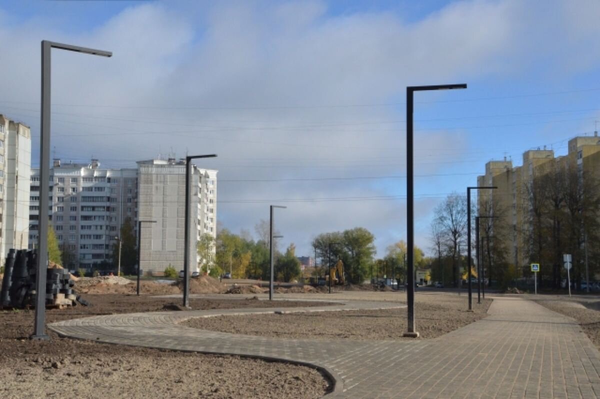    В новом сквере на улице Хромова в Твери положили брусчатку