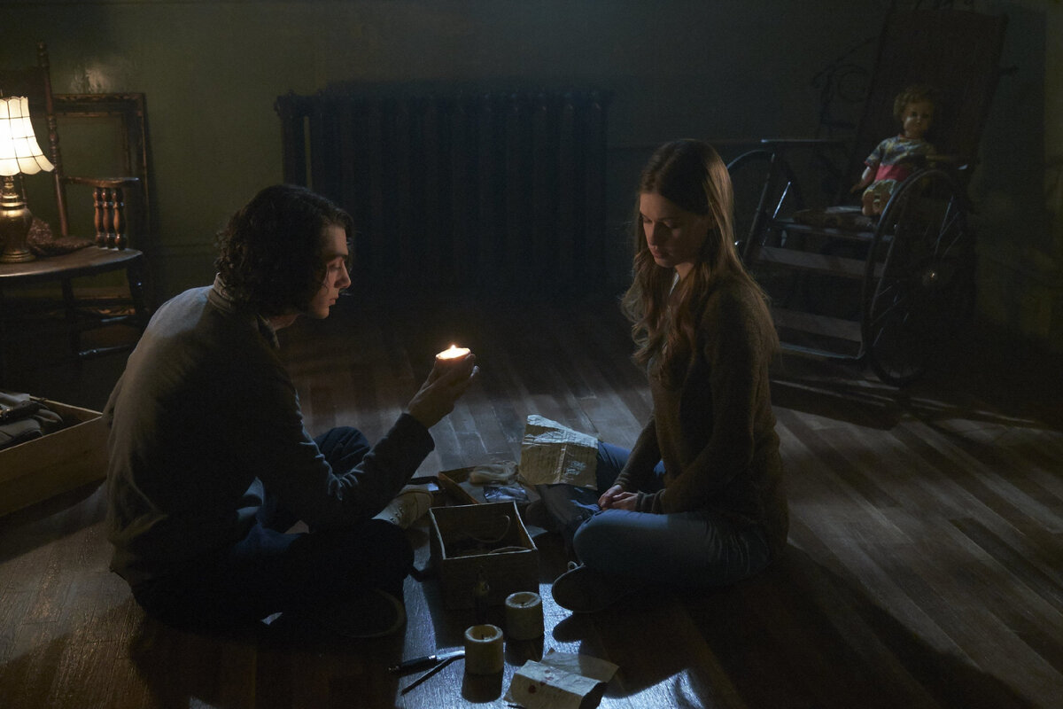 Скриншот из фильма The Midnight Man, 2017 (полуночный человек)  Алекс и Майлс