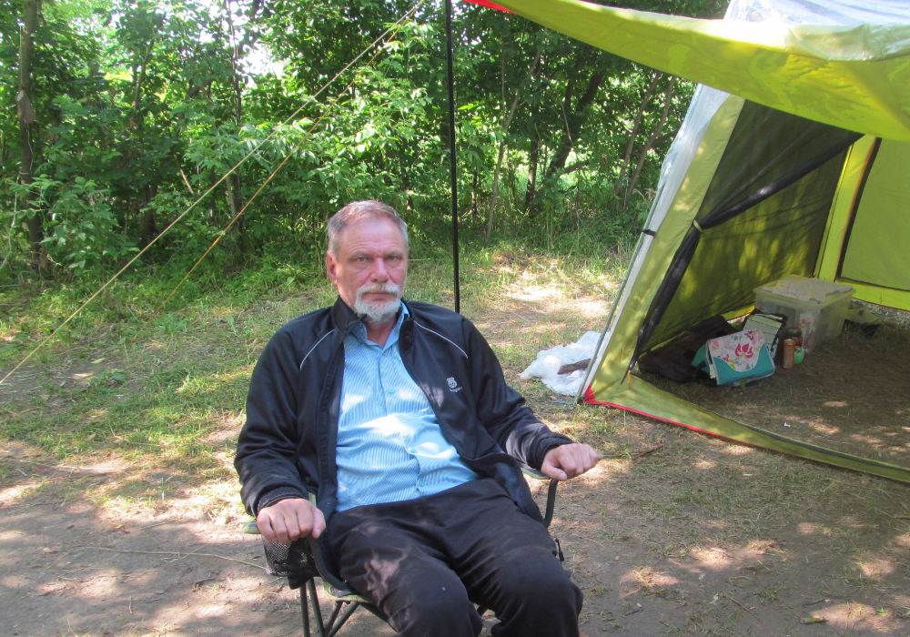 А это я - хозяин палаточного замка и всех необходимых припасов. Будем знакомы). 